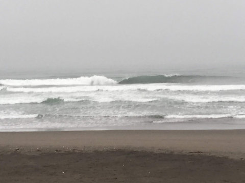 ある日の木崎浜の波の画像
